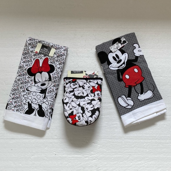 Disney Other - NWT Mickey & Minnie Mouse Kitchen Towels & Oven Mitts